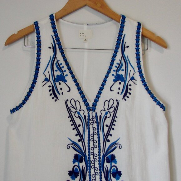 Dee Elly Dress Path to Paradise Blue White Embroidered Sleeveless Ruffle Medium - Picture 5 of 15